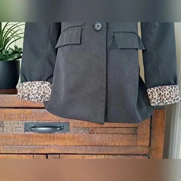 Black Blazer with Animal Print Cuffs Size Small - Picture 4 of 13